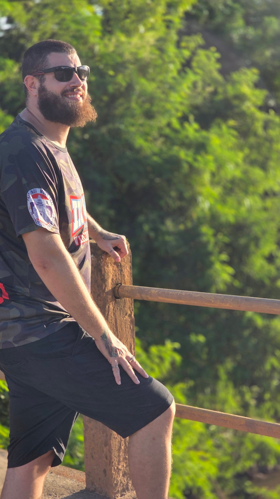Renan Rugolo Ré em ambiente externo durante trabalho de campo